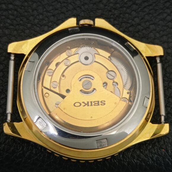 Vintage 1981 Seiko Diver Automatic Mens Gold Watch W/daydate & Green accents - Picture 8 of 9